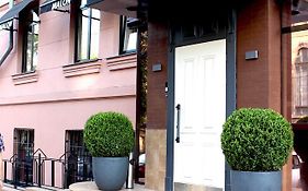 Malon Apartments